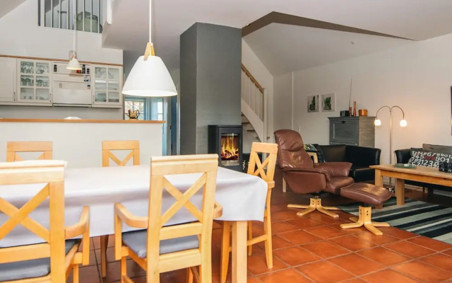 6 Person Holiday Home in Blavand