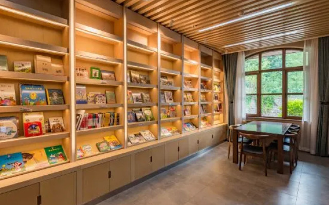 Chestnut Valley Hotel