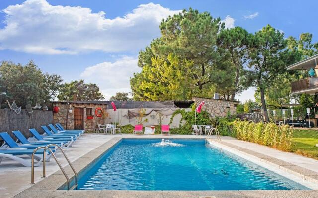 Rural Apartment in Galapagar with Garden, Pool and Spa