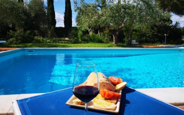 Poppy apt with shared pool