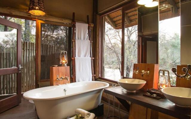 Rhino Post Safari Lodge