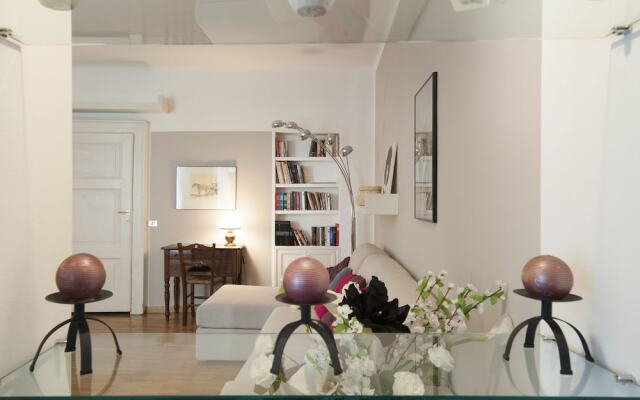 Beautiful 100sqm Flat, Close to San Babila