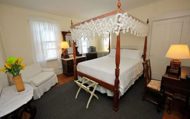 Languedoc Inn & 3 Hussey St Guest House