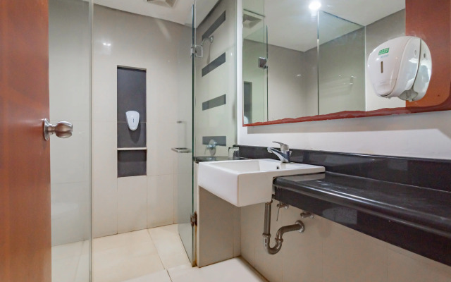 Urbanview Hotel Newton Riau Bandung