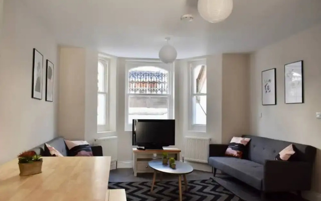Spacious 4 Bedroom Flat in Central Brighton