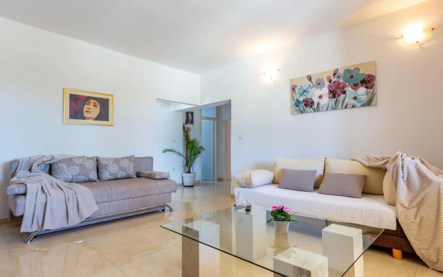 Šjor 2 BDR Apartment w grill