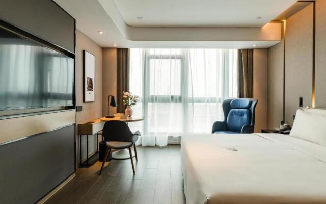 Atour Hotel (Suzhou North High Speed Railway Station South Square)