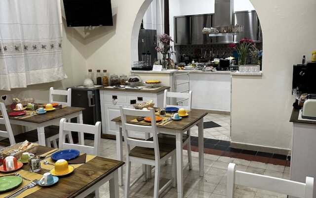 Domo Achenza Guesthouse