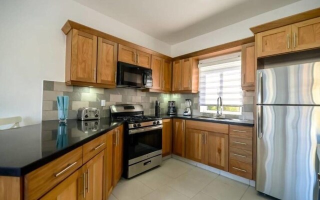 Professionally Decorated Open Concept Villa