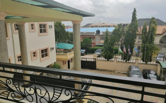 Chalon Suites