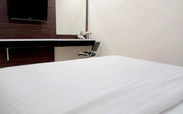 RedDoorz Plus @ Grand Pacifik Hotel Makassar