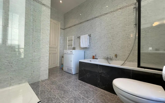 Spacious 3 BR flat Nice center - magnificent view-parking