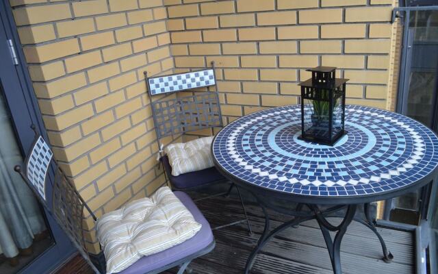 MetroStays - Riverside Apartment