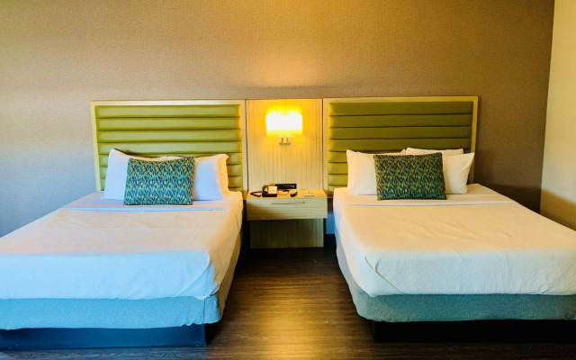 GreenTree Pasadena Inn