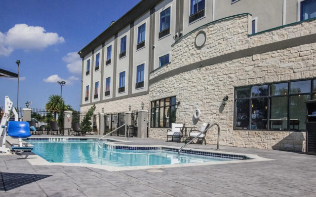 Holiday Inn Express Hotel & Suites Houston-Alvin by IHG