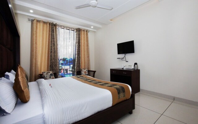 OYO 4897 Hotel The 13een