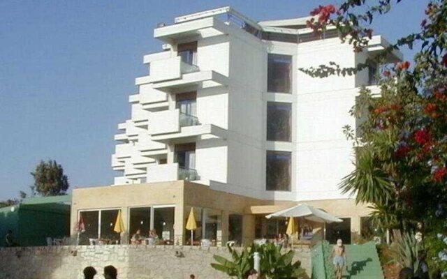 Royal Hotel