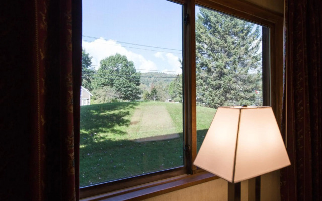 Commodores Inn