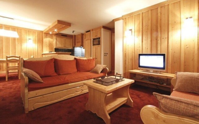 Plush Apartment in Les Deux-alpes With Balcony