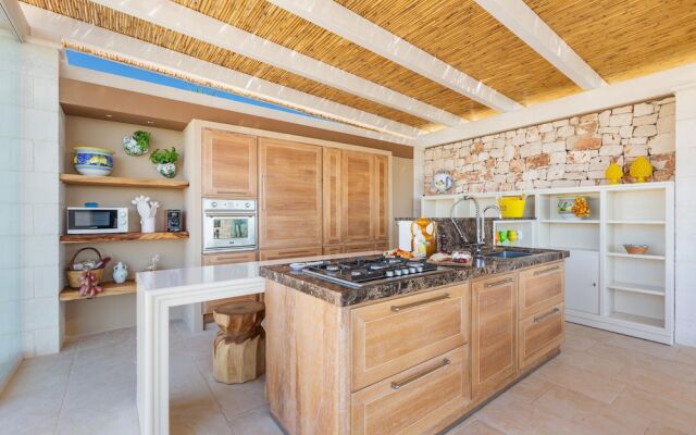 3666 Ca' Della Roccia by Perle di Puglia