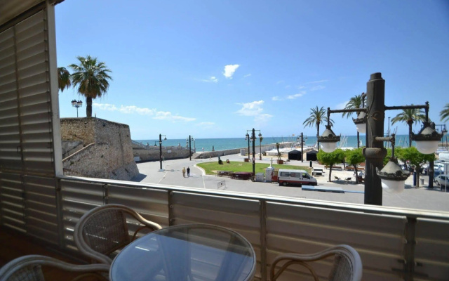 La Marina Sea Front Apartment by Hello Apartments Sitges