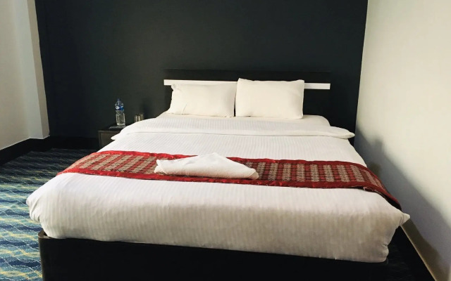 Hotel Hill Crown
