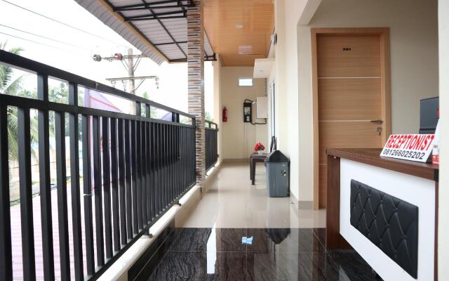 OYO 1648 Penginapan Three Joye