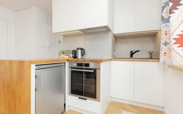 15th Floor Studio in Warsaw by Renters