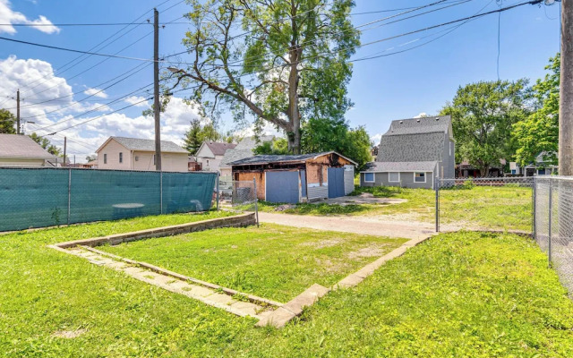 Pet-friendly Indianapolis Home Near Mile Square!