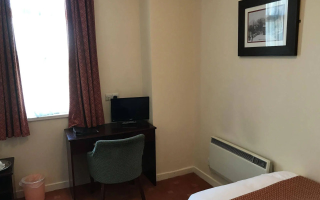 The Royal Victoria & Bull Hotel