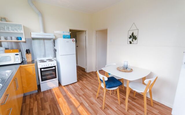 Bruces Waterside Units