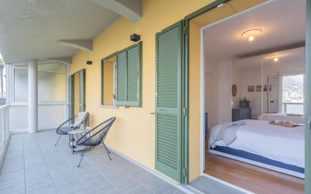 On the Lake - Private Garden Parking