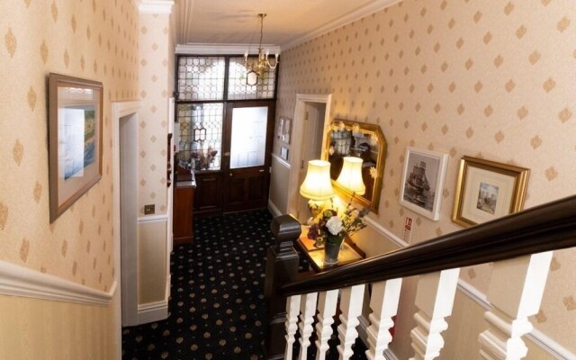 Crescent Lodge Guest House