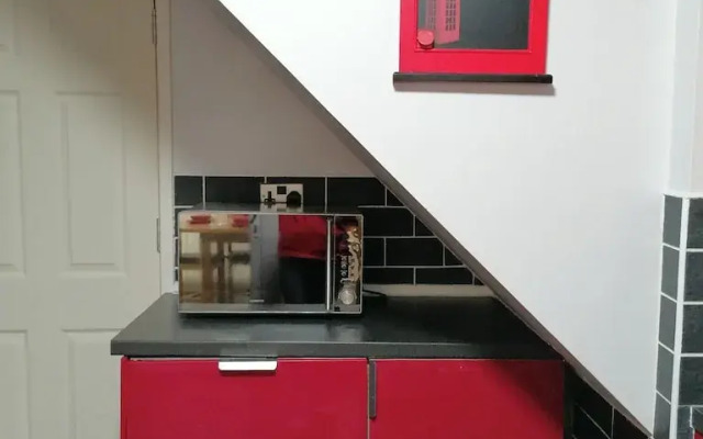 Charming 3BR House - Wifi, Parking, Pet Friendly