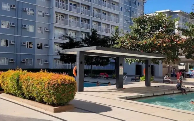 OYO 936 Yumis Condotel Trees Residences