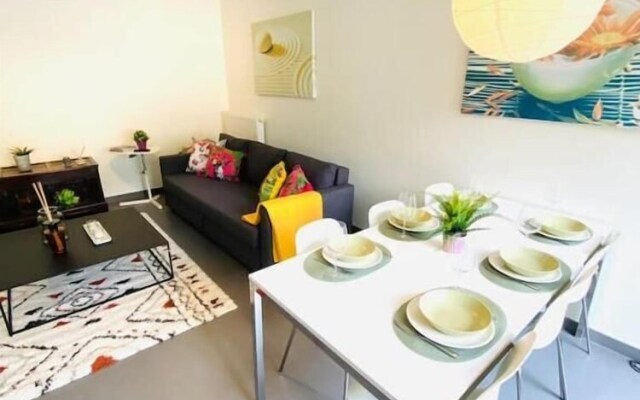 Large 3bedrooms with Terrace and Parking
