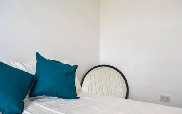 Spacious 4 Bedroom West London Flat