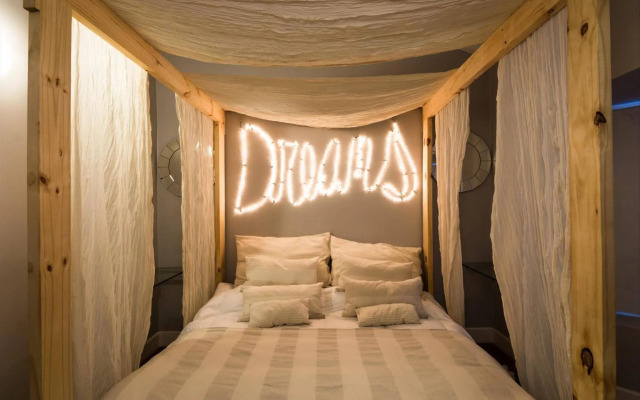 Onas Hostel & Suites