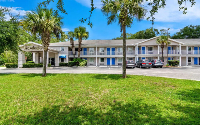 Travelodge Suites by Wyndham MacClenny/I-10