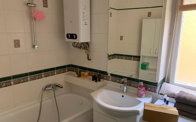 Anenska by Charles Bridge 2