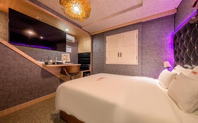 Secret Hotel