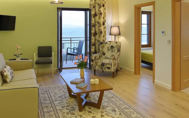 Arktos Hotel Deluxe Suite With Lake View