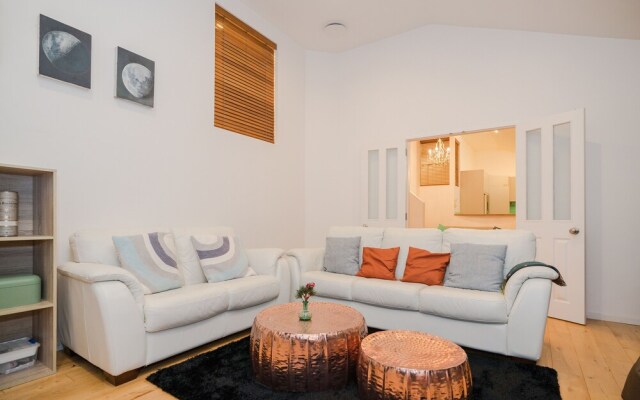 Windsor Park Spacious & Modern 3 bedrooms House