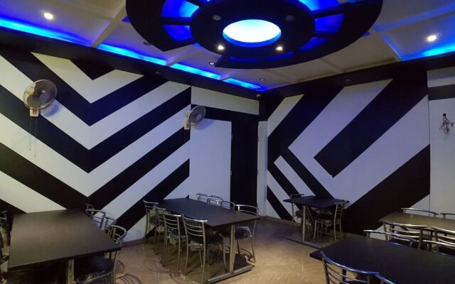 Oyo 30576 Satyam Regency