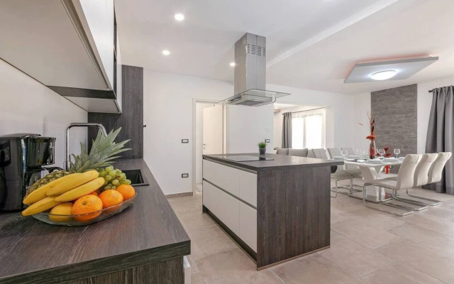 Charming 6-bed Villa in Vižinada