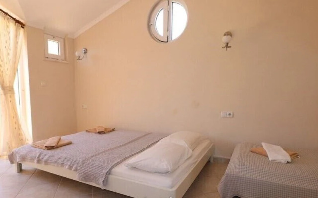 Villa TR07 by Joylettings
