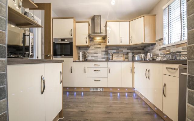 Mayfield House - 4 Bedroom House - Tenby