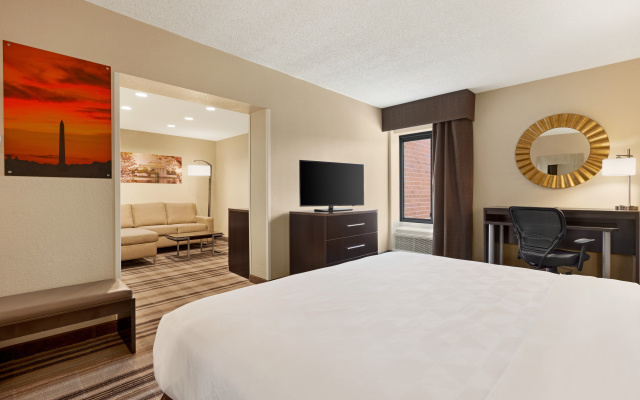 Holiday Inn Washington-Dulles International Airport by IHG