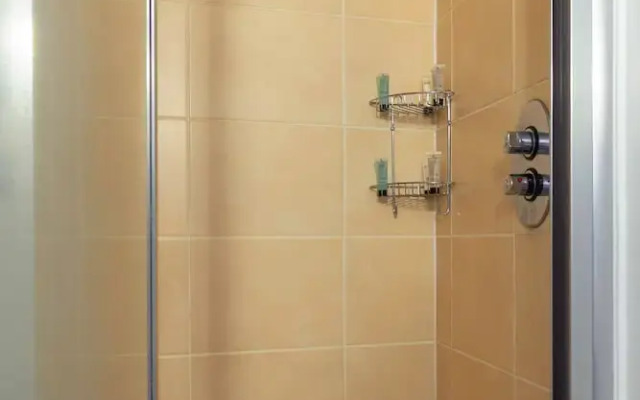 PM & Charles Luxury Apartments - 2 Bedroom - City Center - Parking