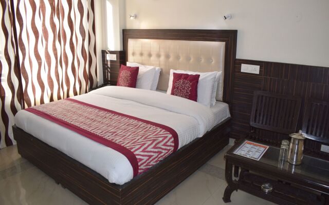 OYO 10322 Hotel Raja Palace
